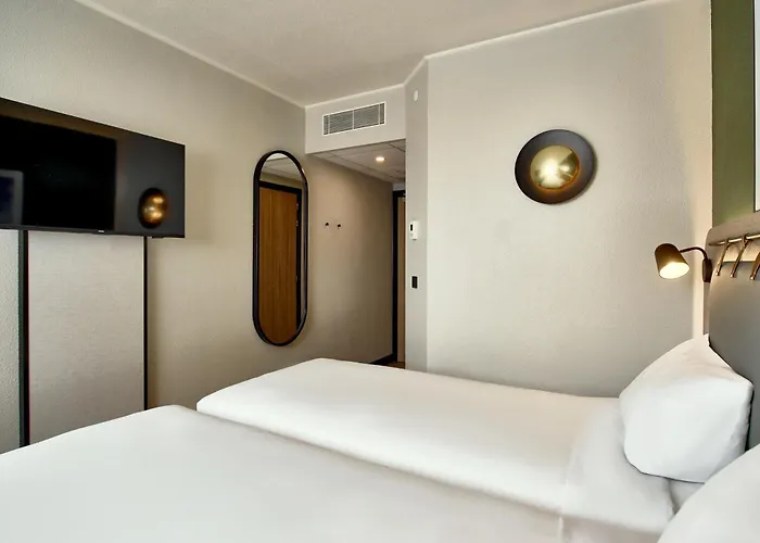 فندق Campanile 3*